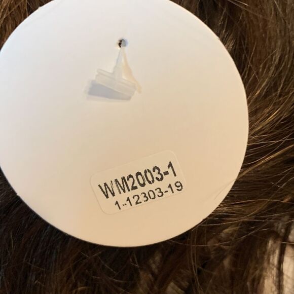 Brown wavy wig. Combs smoothly like hair.  Not sure if it's real/synthetic. - Picture 12 of 14